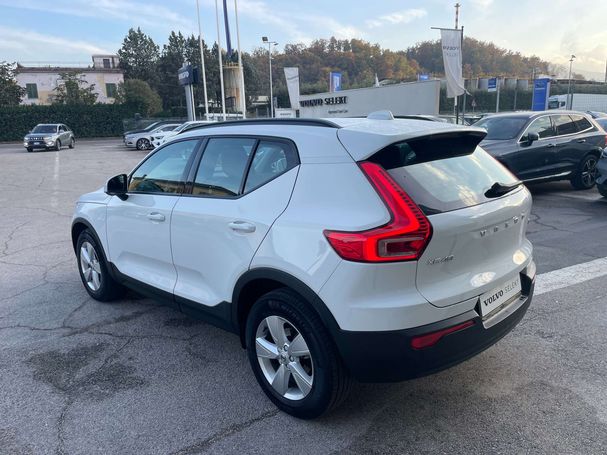 Volvo XC40 1.5 T2 Momentum 95 kW image number 7