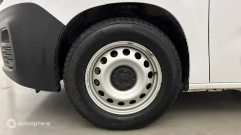 Car image 20