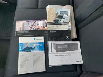 Car image 27