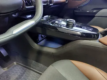 Car image 28
