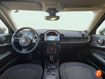 Car image 26