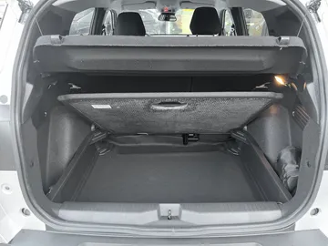 Car image 28