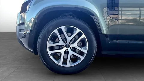 Car image 9