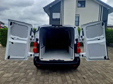 Car image 29