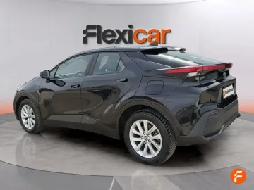 Car image 4