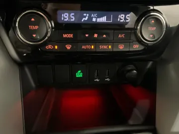 Car image 32