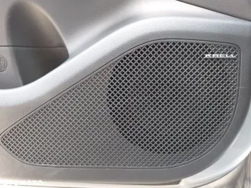 Car image 35