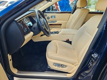 Car image 25