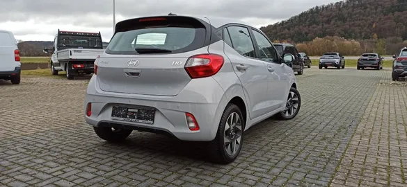 Car image 5