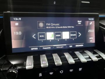 Car image 37