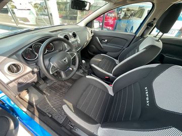 Car image 9