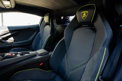 Car image 25