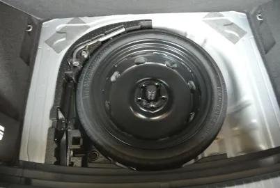 Car image 26