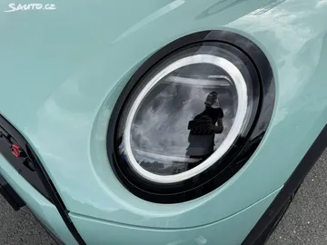 Car image 36