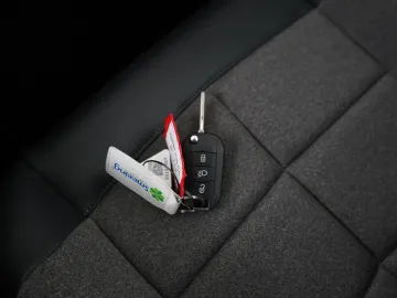 Car image 37