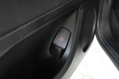 Car image 34