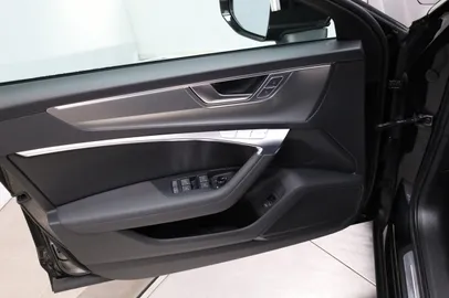 Car image 26