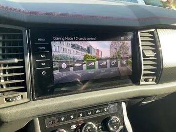 Car image 26
