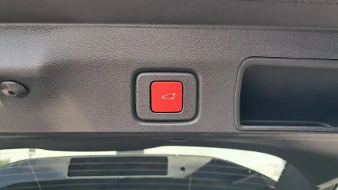 Car image 46