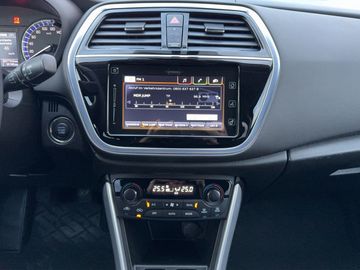 Car image 14