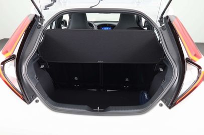 Car image 30