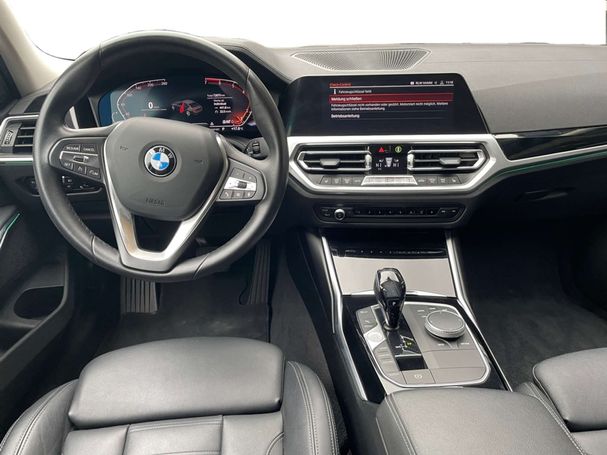 BMW 320i Luxury Line 135 kW image number 8