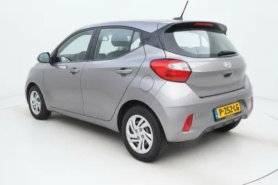 Car image 3