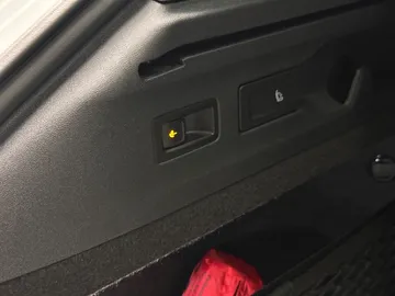 Car image 35