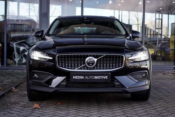 Volvo V60 Cross Country AWD B5 184 kW image number 3