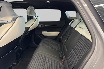 Car image 25