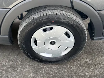 Car image 27