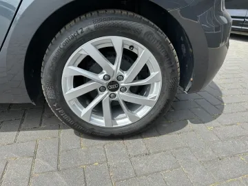 Car image 40