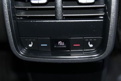 Car image 38