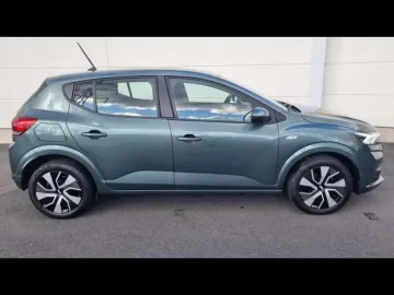 Car image 4