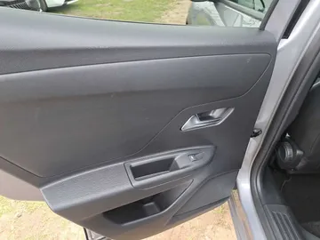 Car image 27