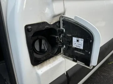 Car image 34
