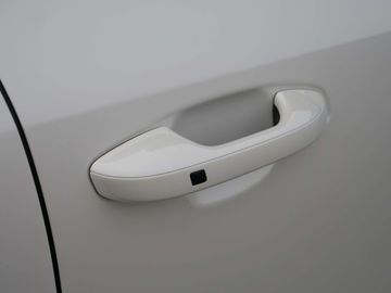 Car image 35