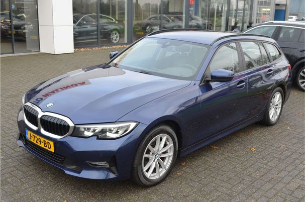 BMW 320i Touring 135 kW image number 12