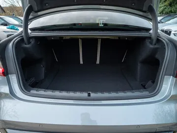 Car image 32