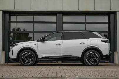 Car image 5