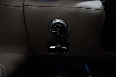 Car image 37