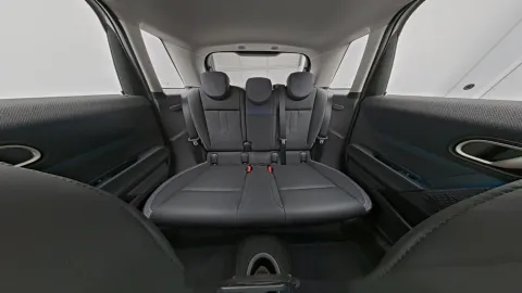 Car image 26