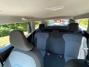 Car image 30