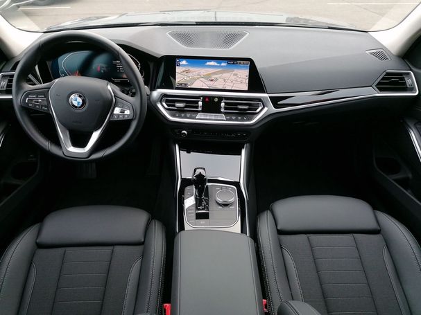 BMW 330i Touring Sport Line 190 kW image number 8