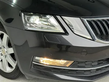 Car image 35