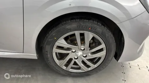 Car image 20