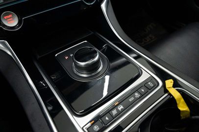 Car image 37