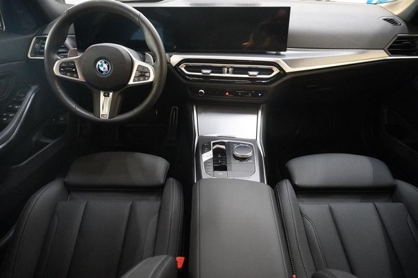 BMW 330 xDrive 185 kW image number 6