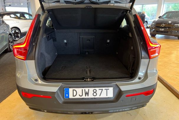 Volvo XC40 B4 Plus Dark 147 kW image number 26