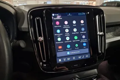 Car image 18